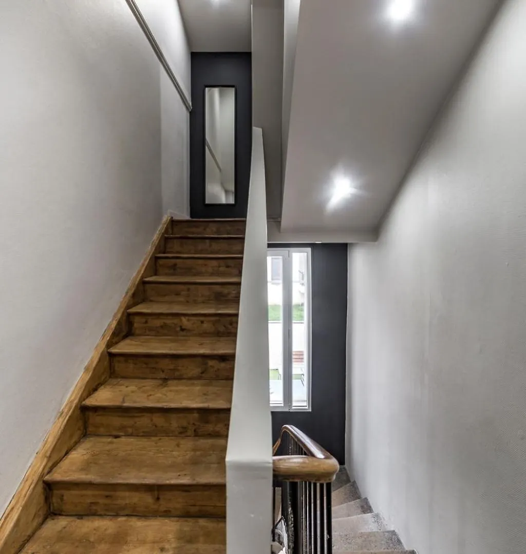 Maison Le Gratte Ciel - Seminaire Ou Famille, Salle De Reunion, 8 Chambres Clim, Jardin & Salle De Sport Villeurbanne 0*,